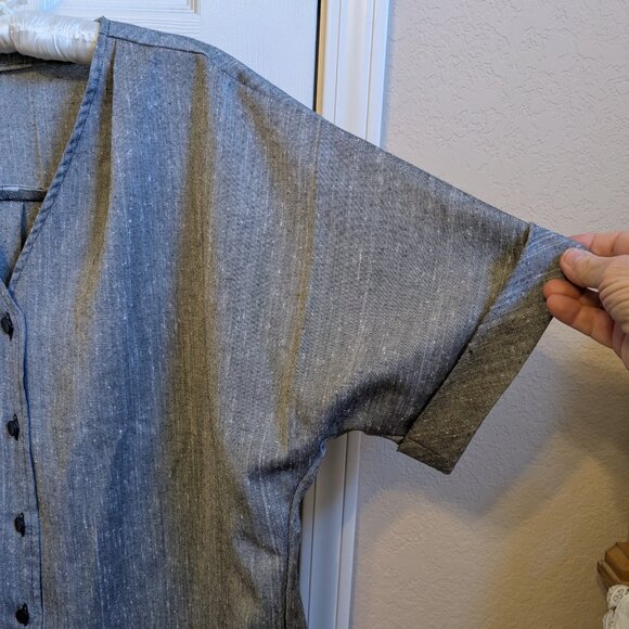 Hand Made Button Front Cuffed Sleeve Curved Hem Top - Picture 2 of 12